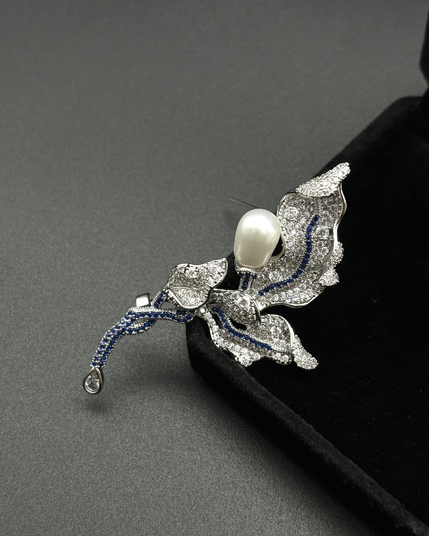 Natural Pearl Leaf Design Elegant Brooch