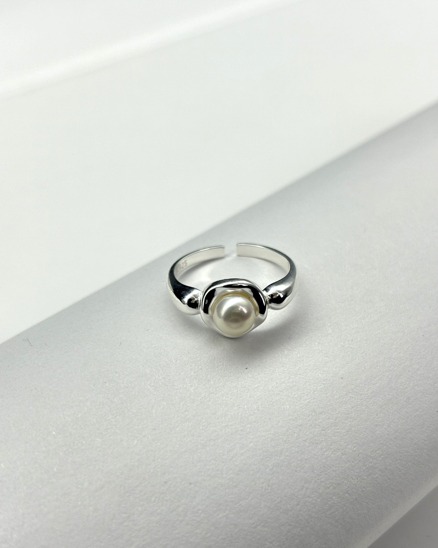 French Lady Irregular Round Pearl Ring
