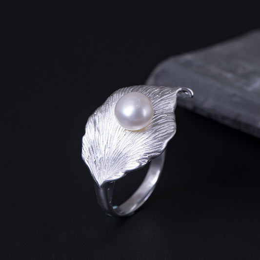 Flower shaped pearl ring