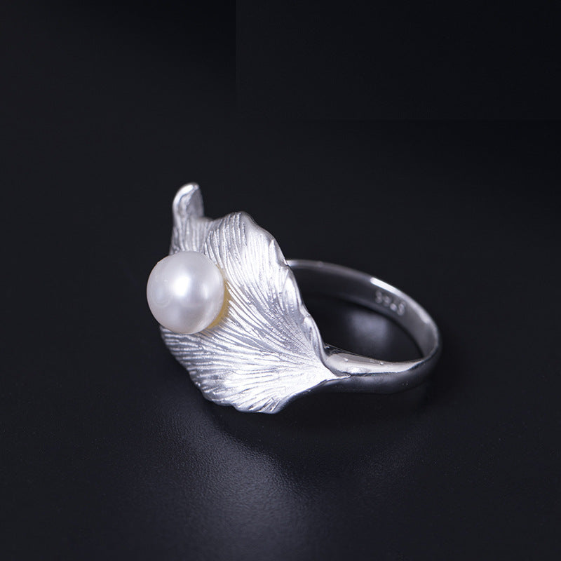 Flower shaped pearl ring