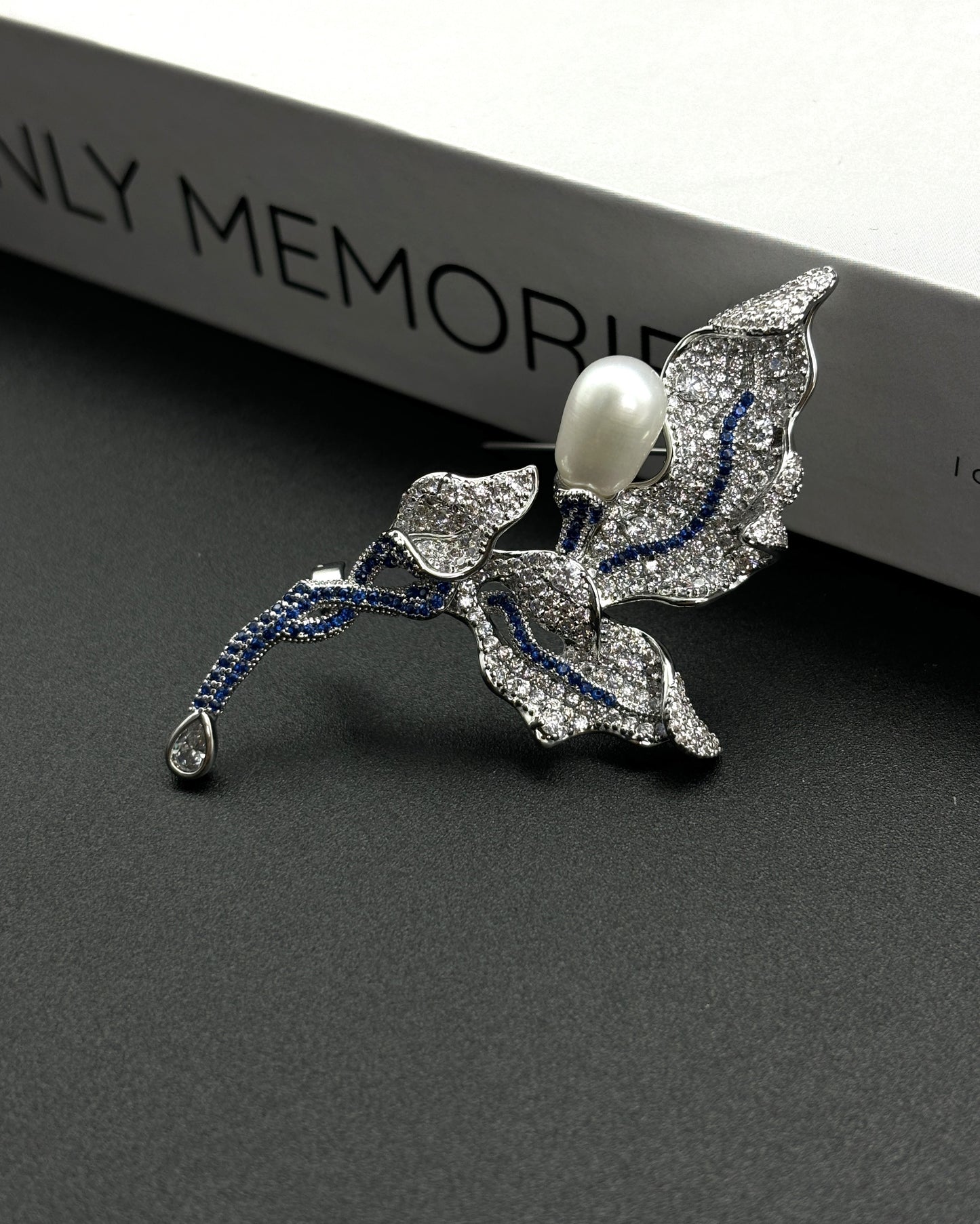 Natural Pearl Leaf Design Elegant Brooch