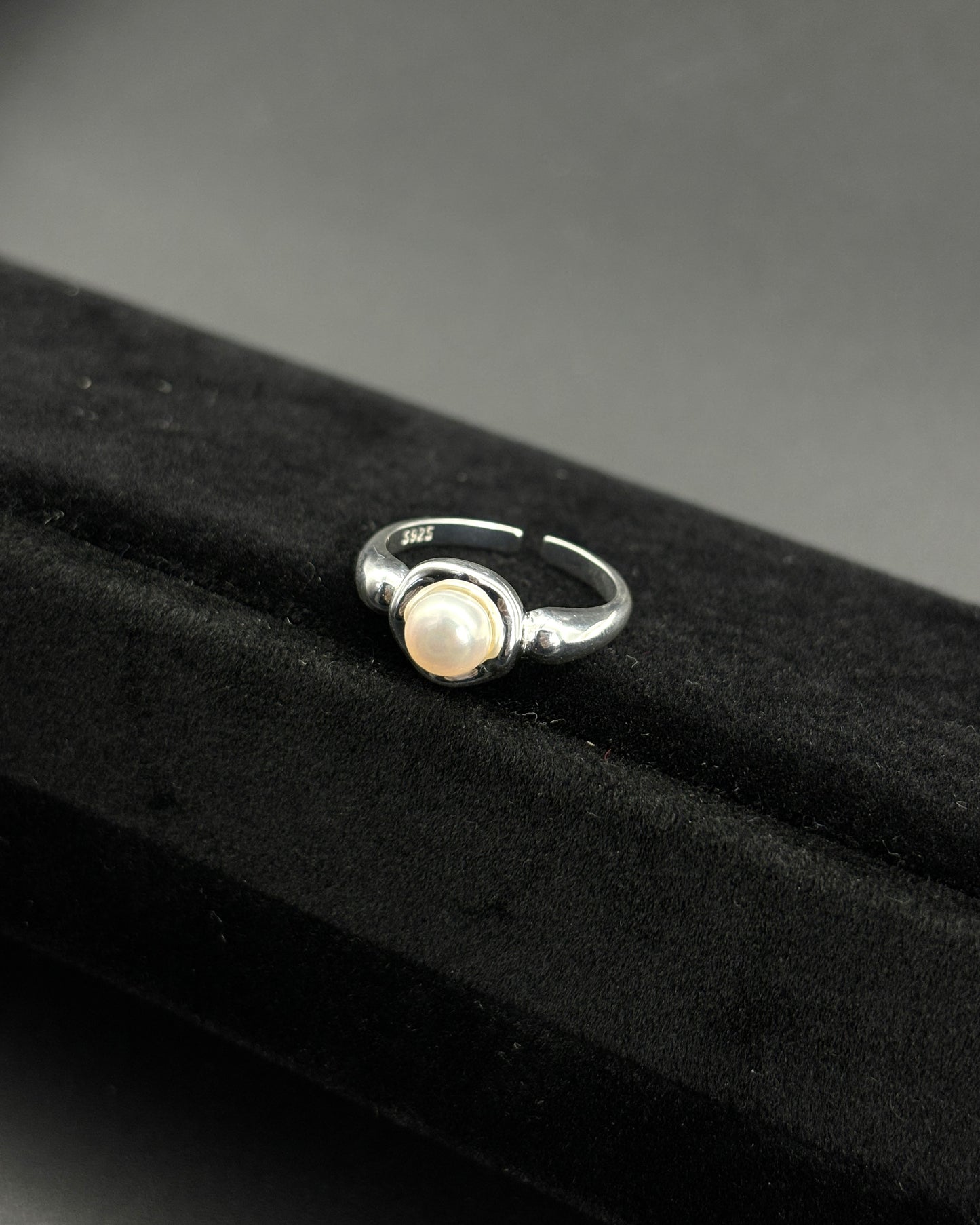 French Lady Irregular Round Pearl Ring