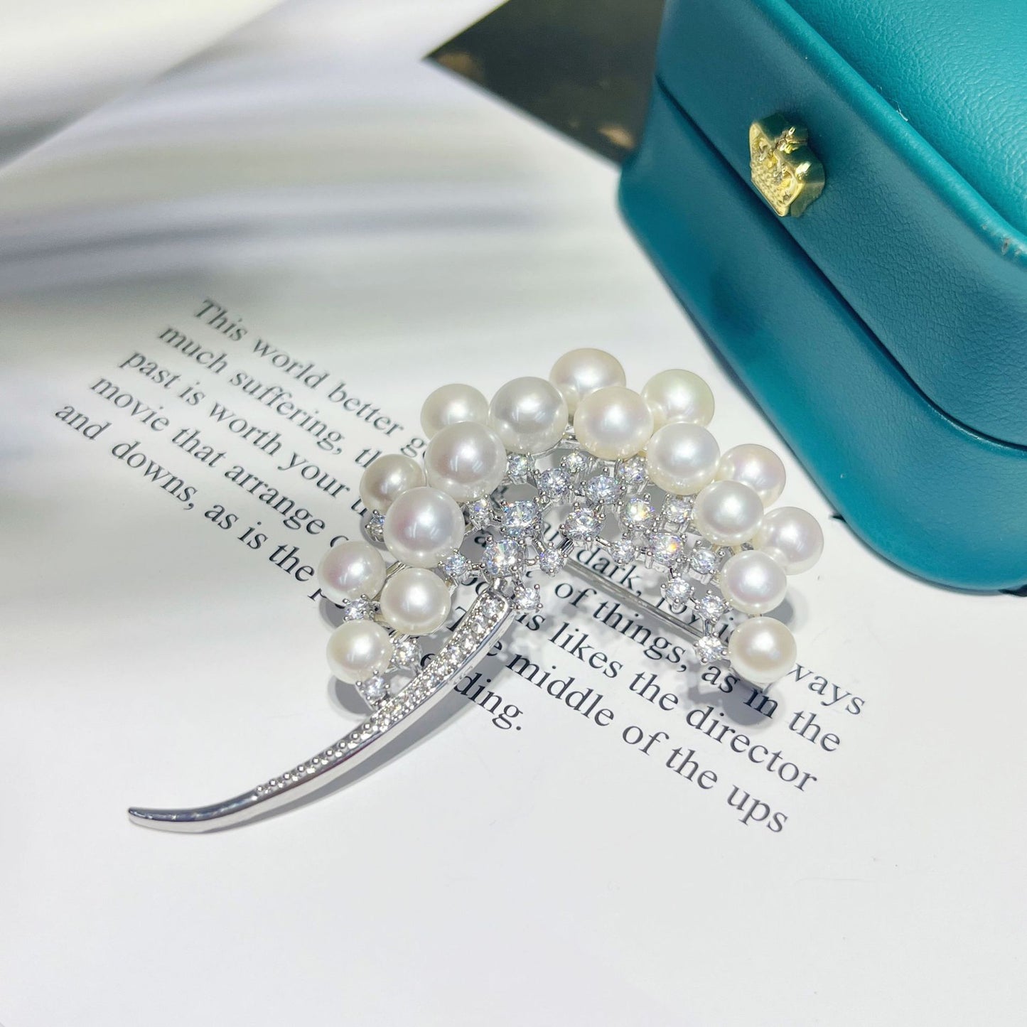 Dandelion Multi-Bead Natural Pearl Design Brooch