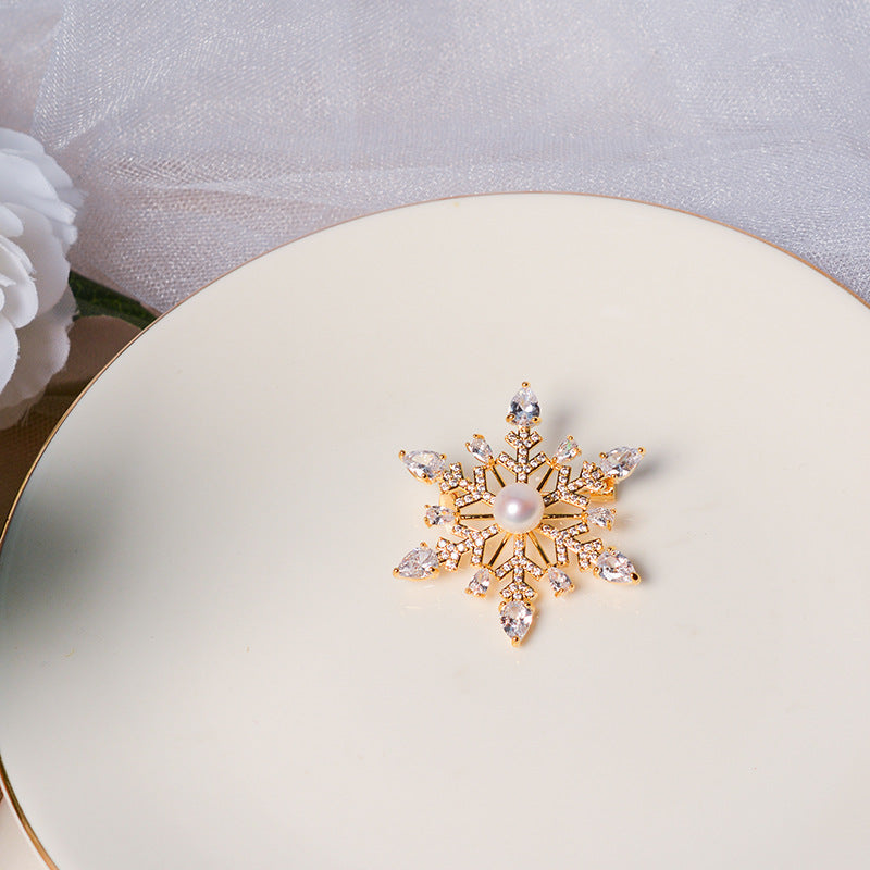 Natural Pearl Retro Snowflake Design Brooch