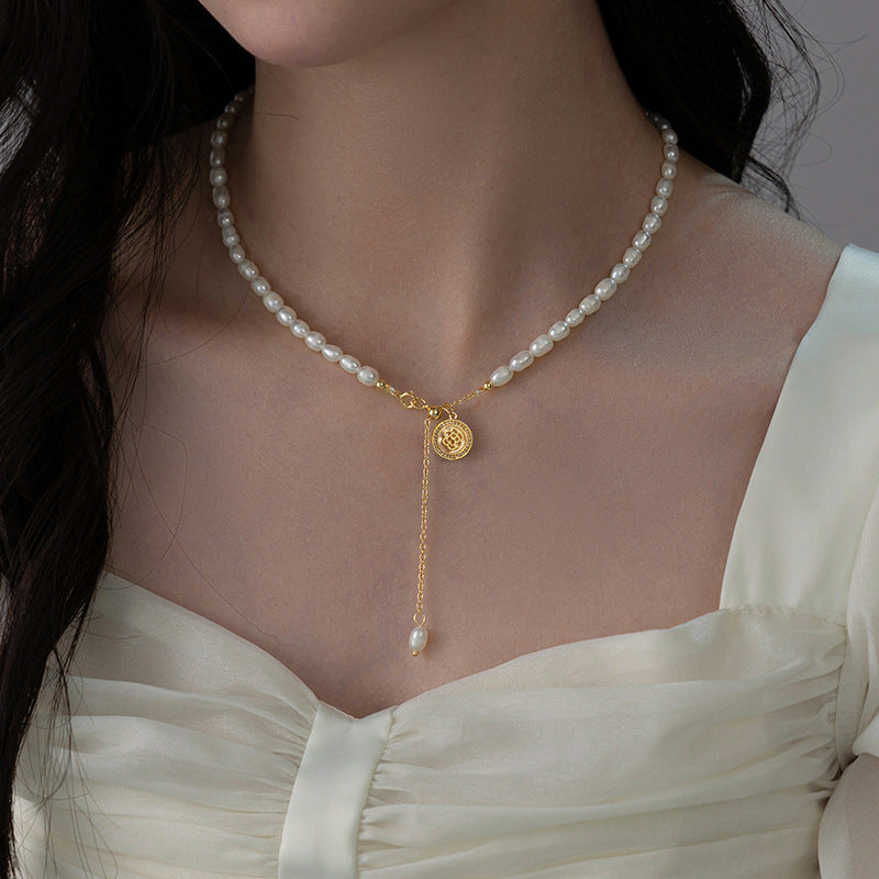 Premium Clavicle Badge Pearl Necklace