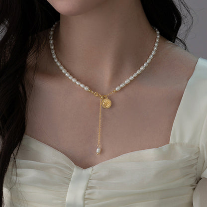 Premium Clavicle Badge Pearl Necklace
