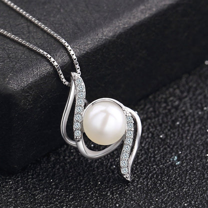 Water drop type natural pearl necklace