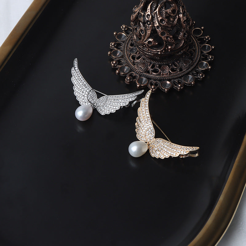 Natural Pearl Wings Design Brooch