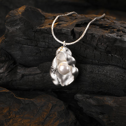 Design natural pearl light luxury collarbone chain
