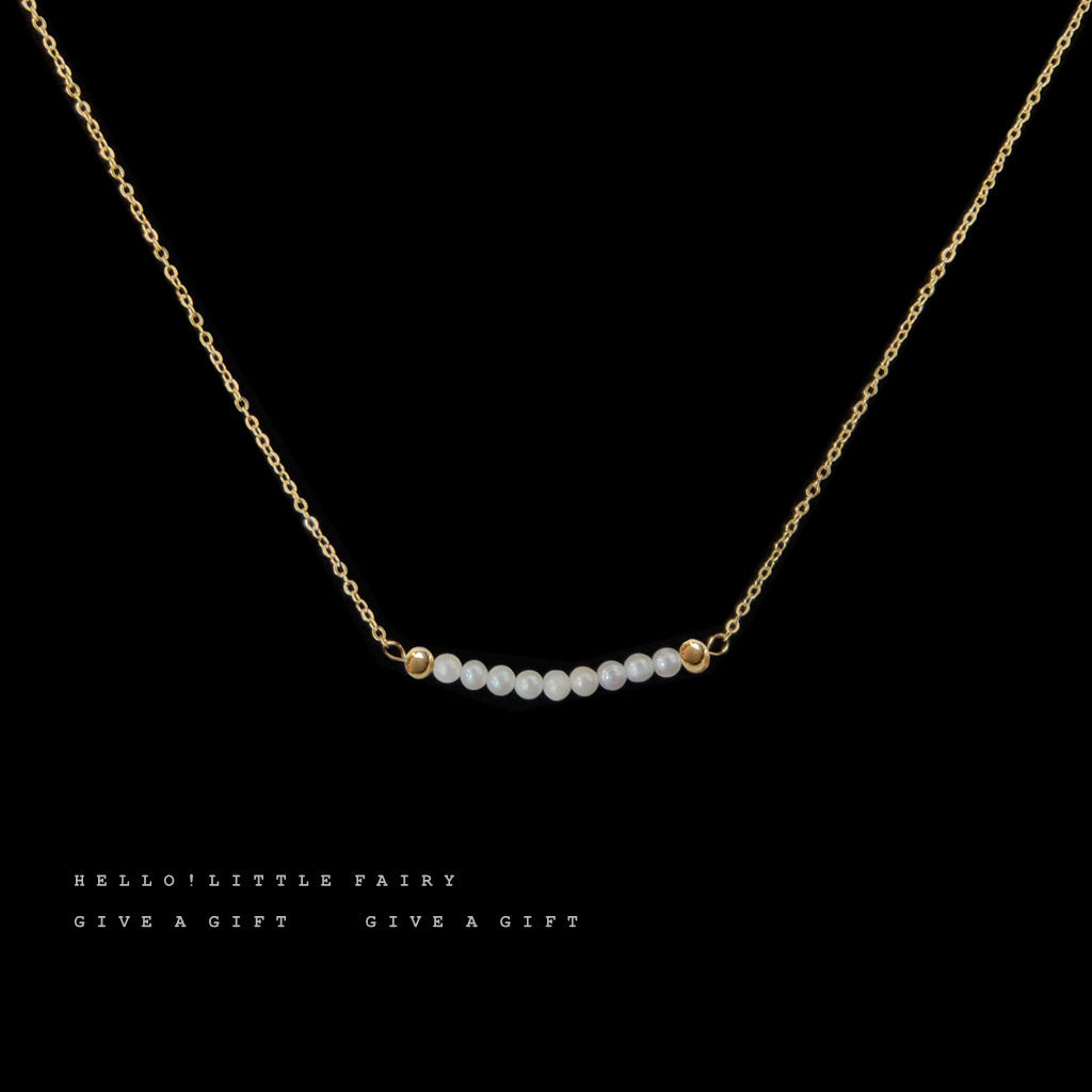 Beautiful minimalist style pearl necklace