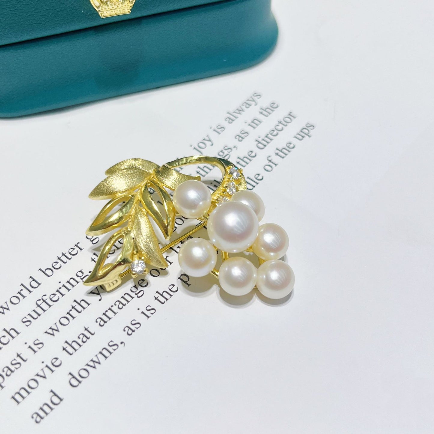 Natural Pearl Grape Design Brooch