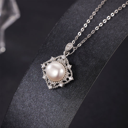 Fashion Versatile Light Pearl Pendant