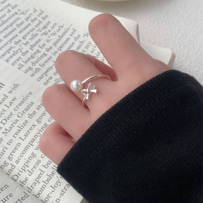 Bow pearl ring