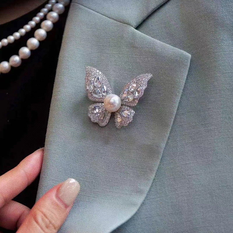 Xiaoxiangfeng Natural Pearl Butterfly Design Brooch