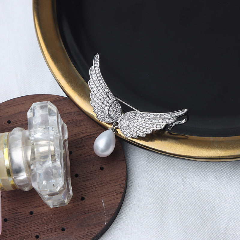 Natural Pearl Wings Design Brooch