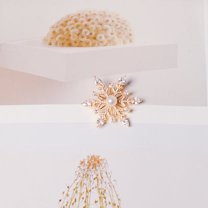 Natural Pearl Retro Snowflake Design Brooch