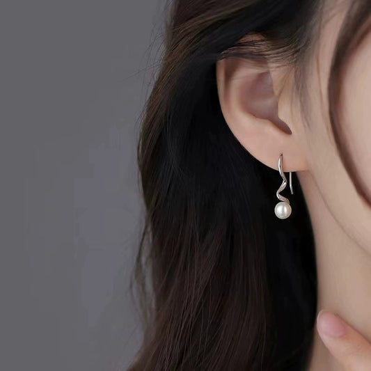 Spiral wave texture design pearl stud earrings