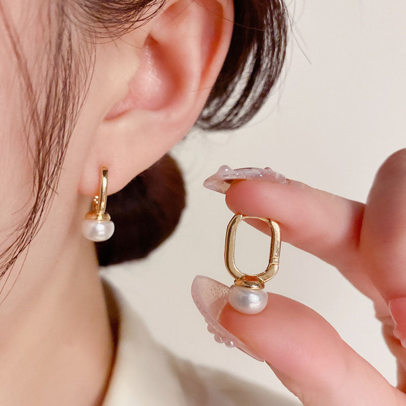 Special-shaped pearl earrings