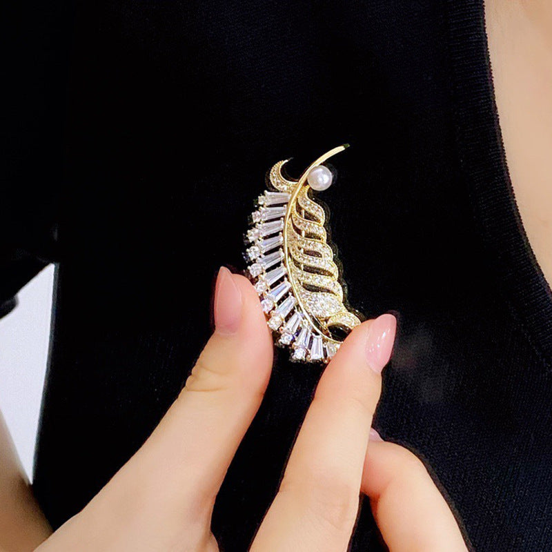 Natural Pearl Feather Design Retro Brooch