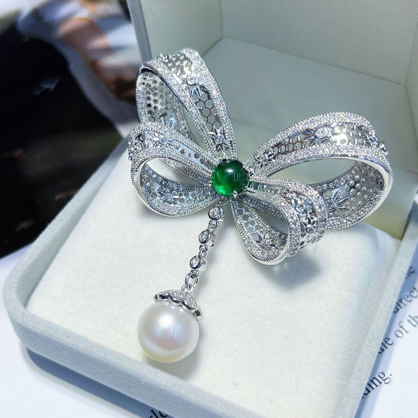 Bow Natural Pearl Design Brooch