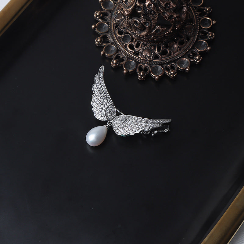 Natural Pearl Wings Design Brooch