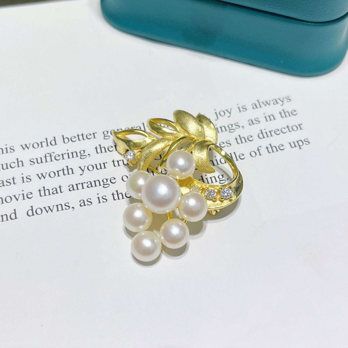 Natural Pearl Grape Design Brooch