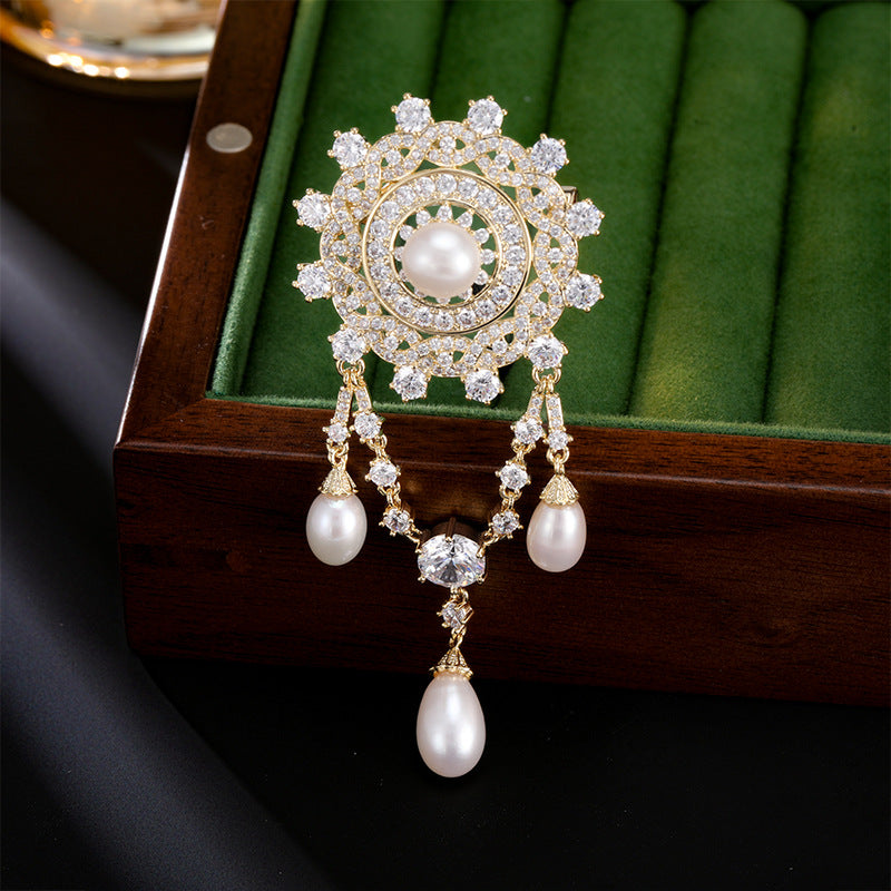 Natural Pearl Tassel Design Brooch