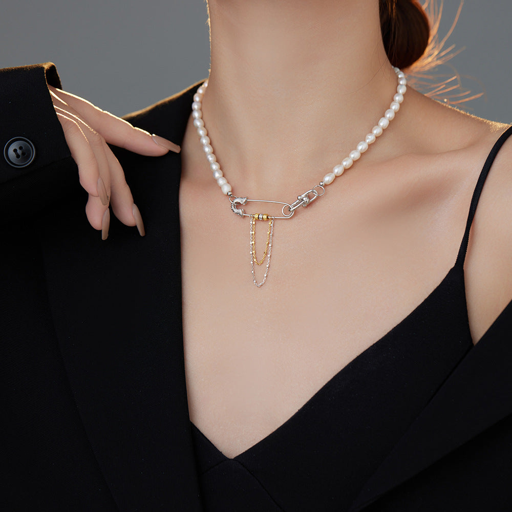 Pattern horseshoe buckle back pin pearl necklace