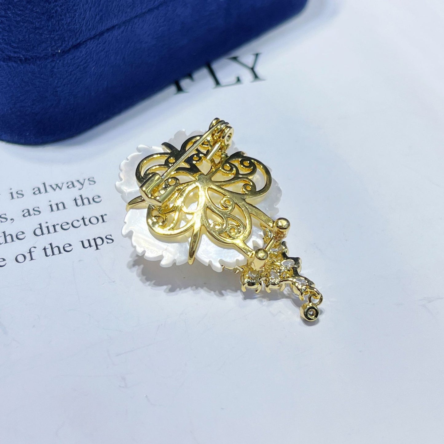 Natural Pearl Three-dimensional Flower Design Brooch