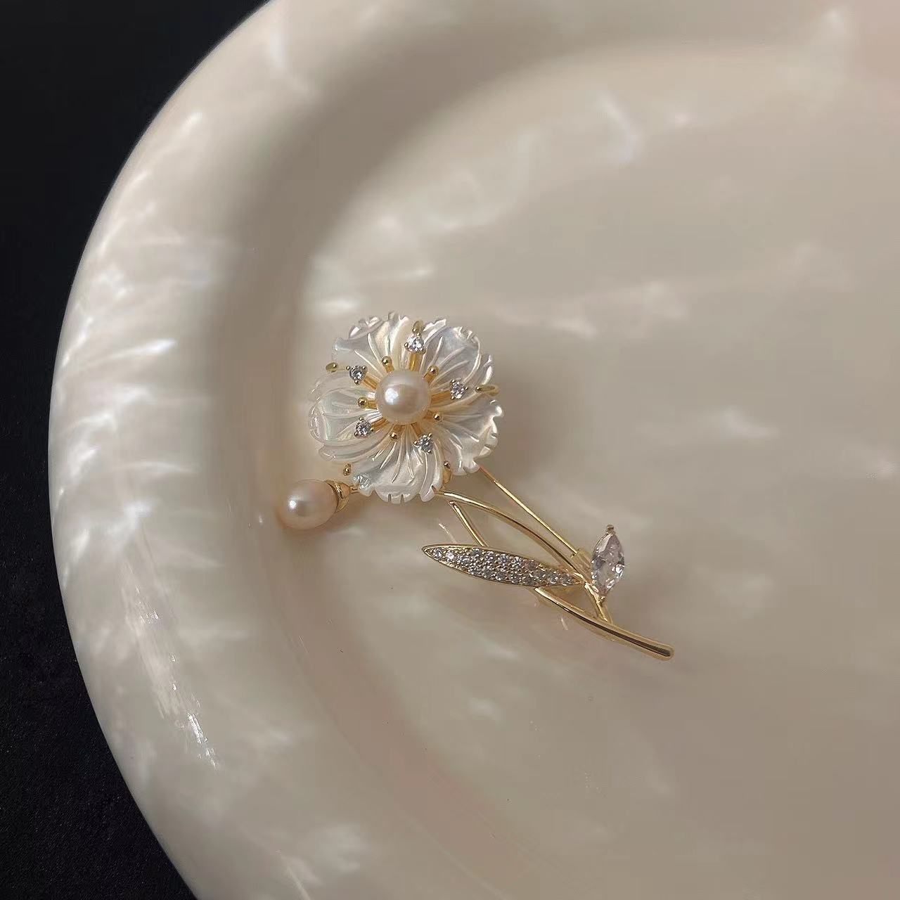 Natural Pearl Elegant Flower Design Brooch