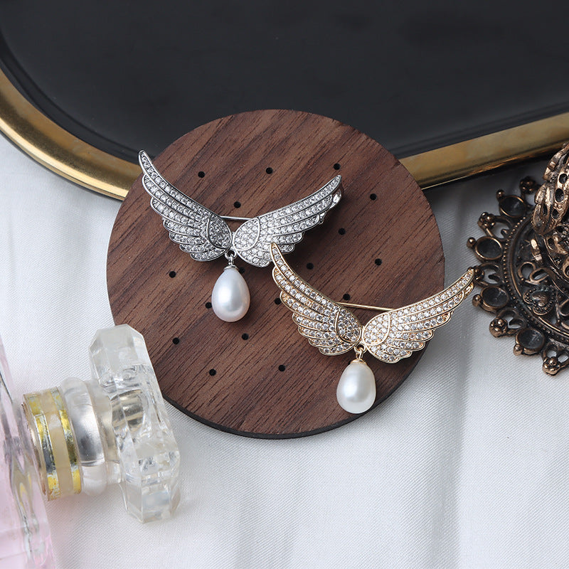 Natural Pearl Wings Design Brooch