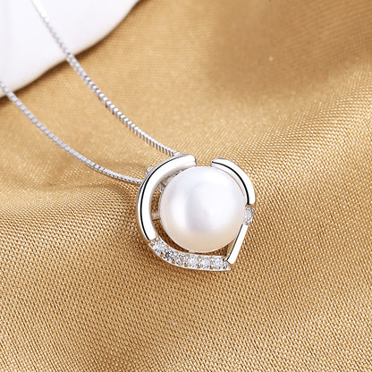 Heart-shaped natural freshwater pearl pendant