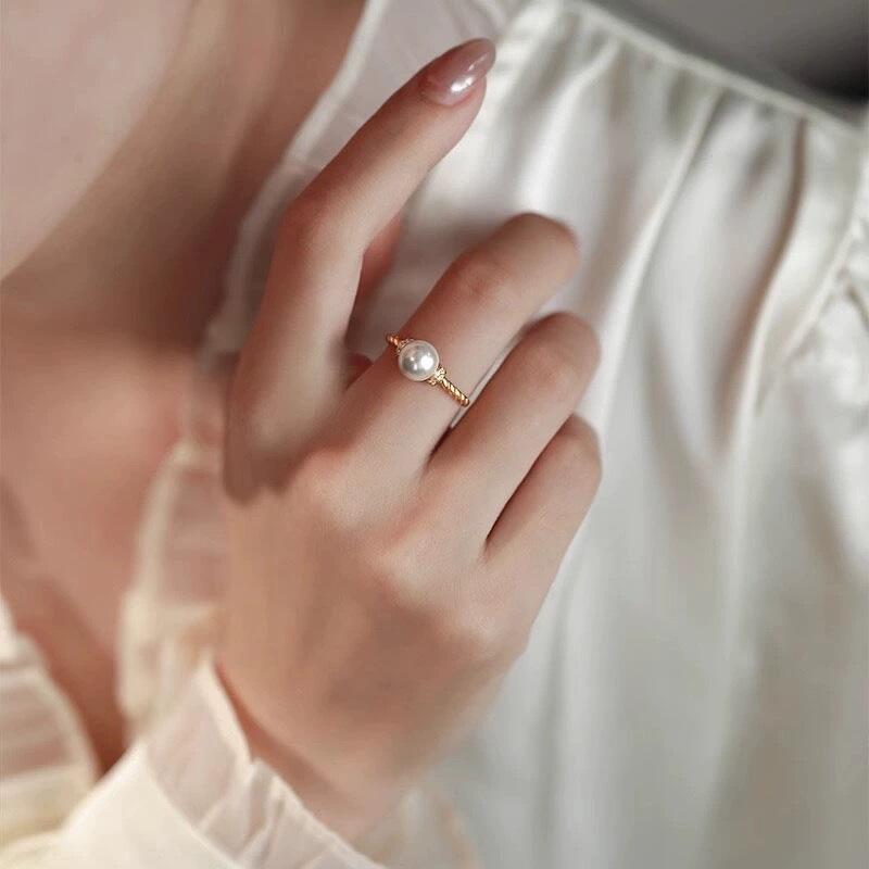 Natural freshwater pearl twist silver ring