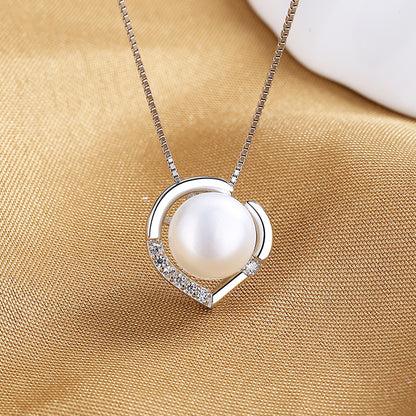 Heart-shaped natural freshwater pearl pendant