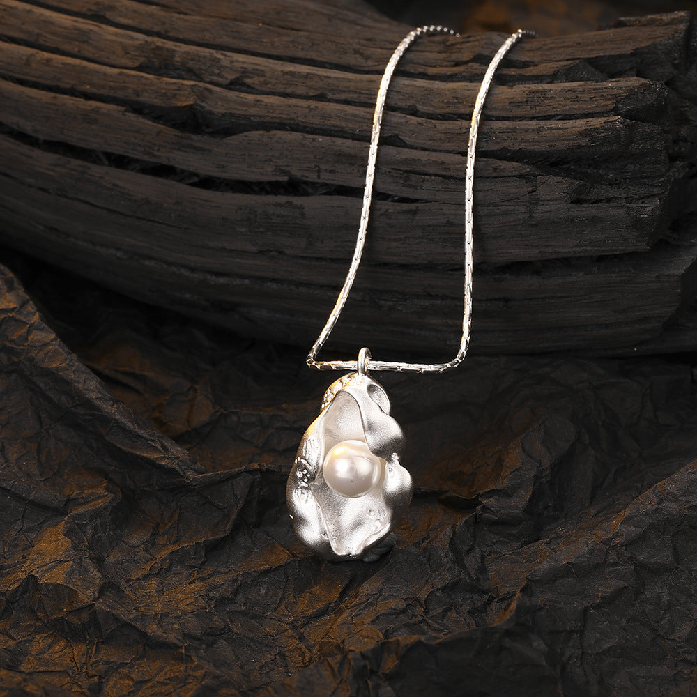 Design natural pearl light luxury collarbone chain