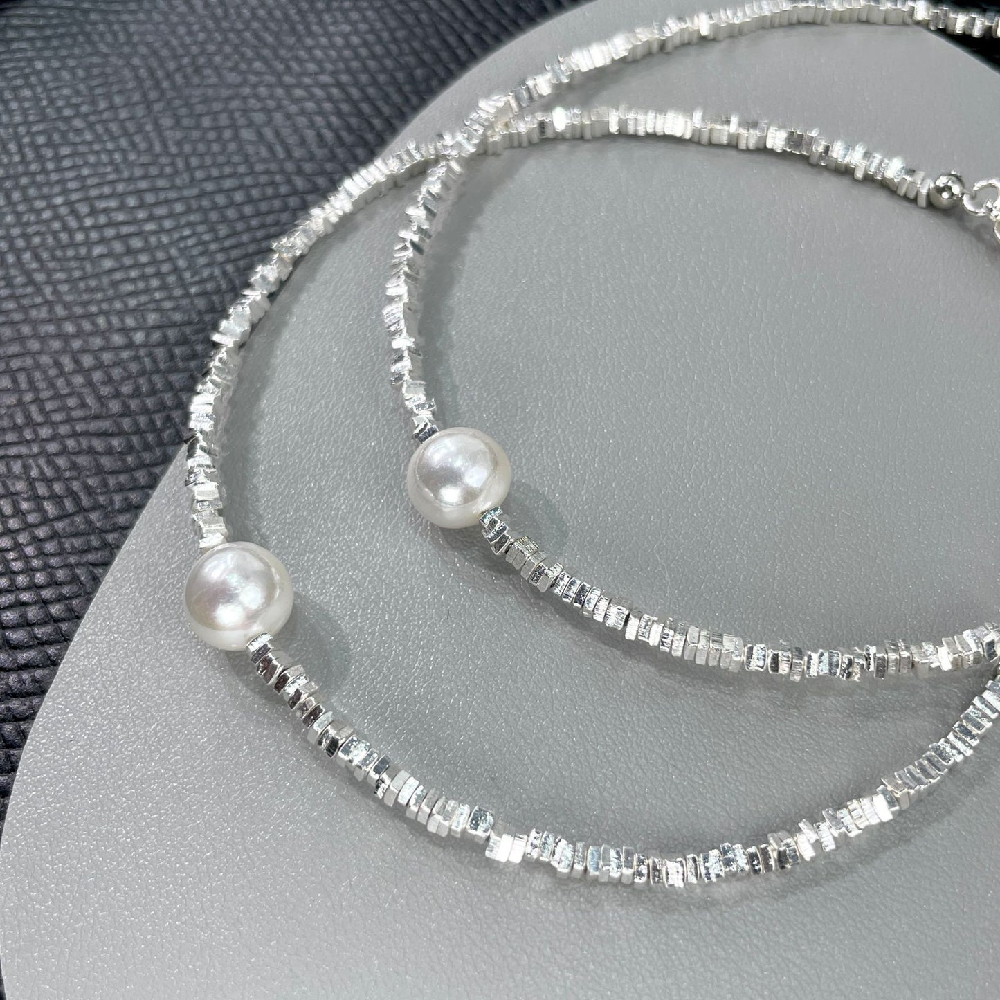 Broken silver design pearl bracelet