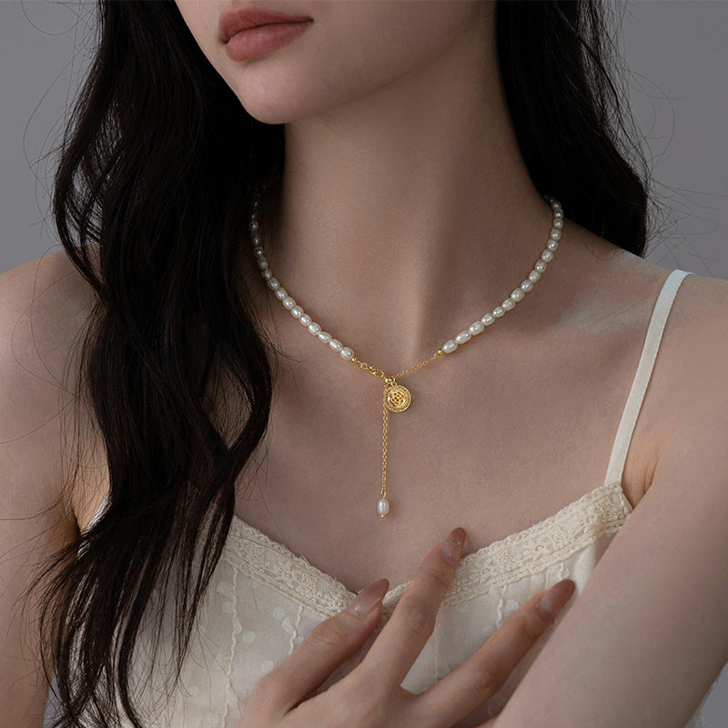 Premium Clavicle Badge Pearl Necklace