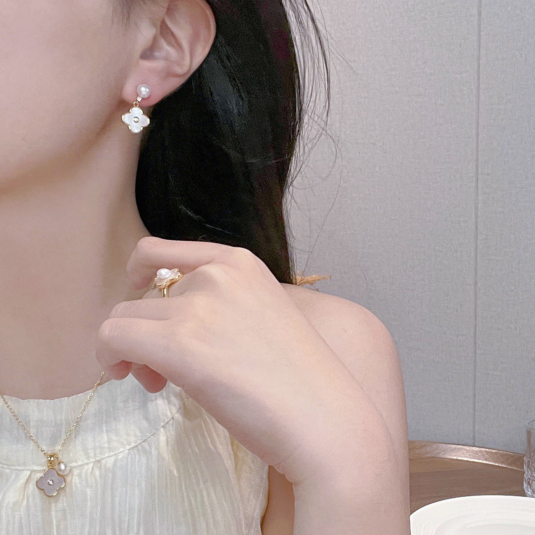 Natural Pearl Clover Design Set