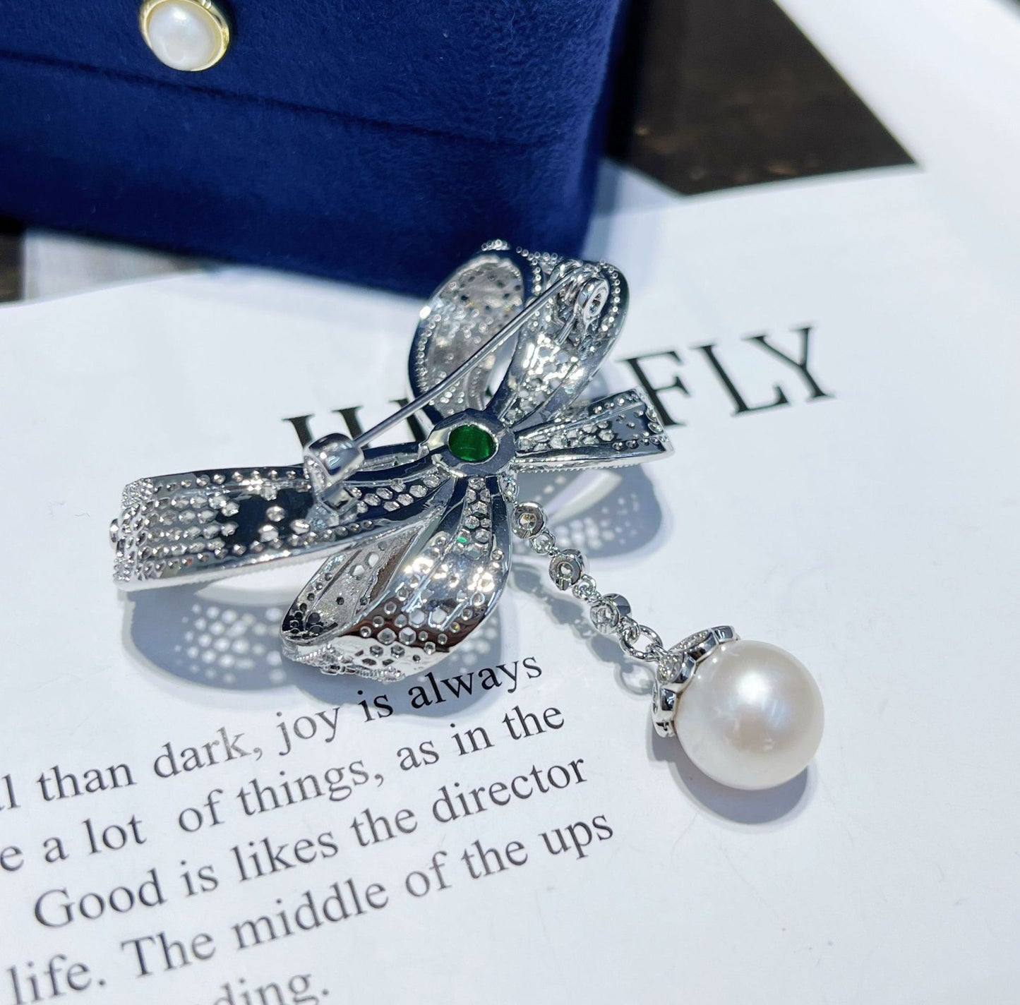 Bow Natural Pearl Design Brooch