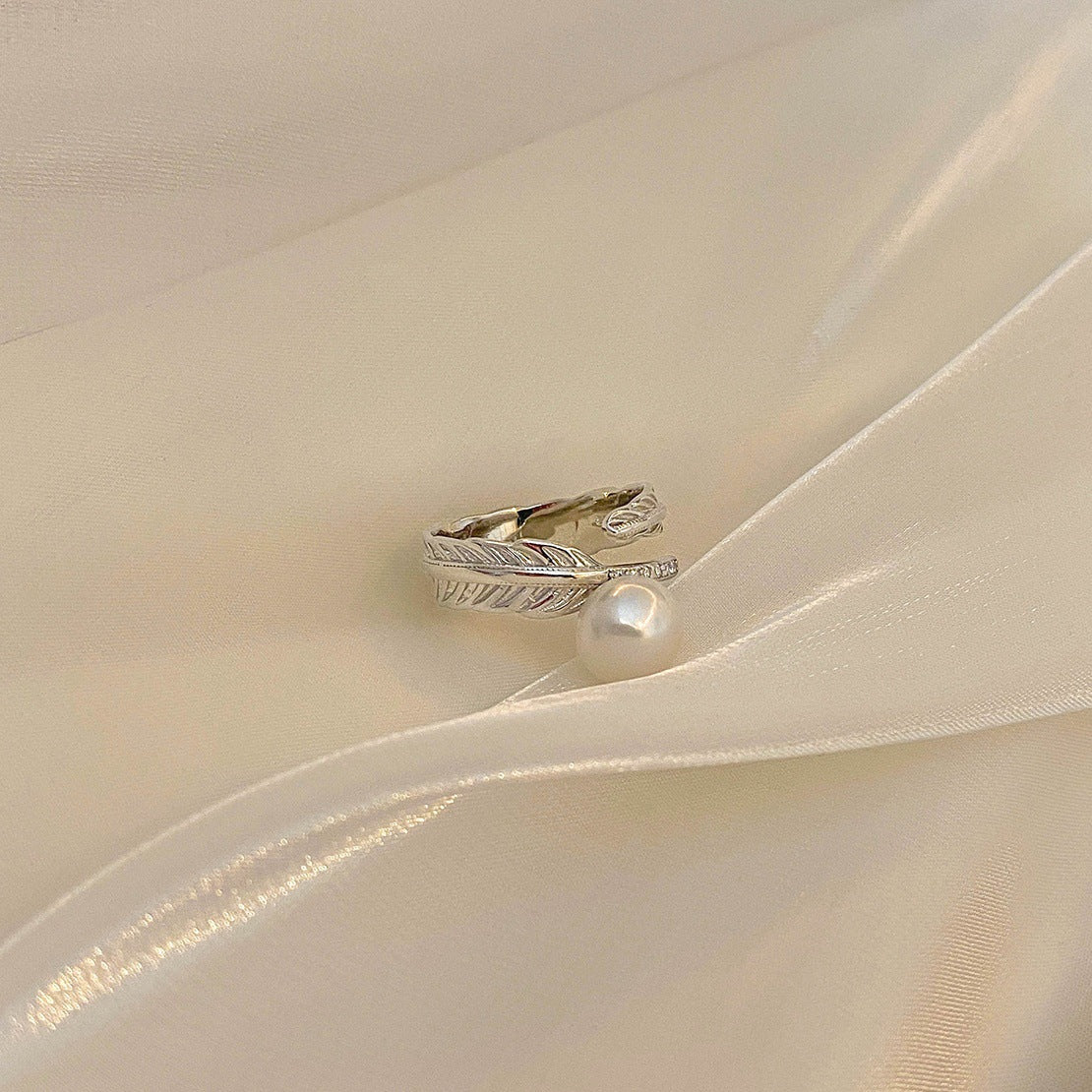 Feather Design Pearl Ring
