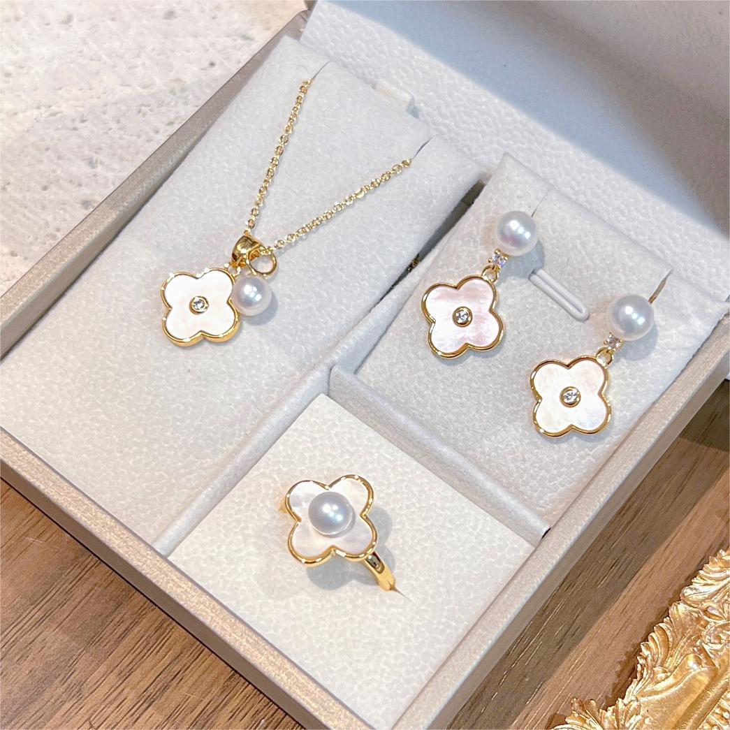 Natural Pearl Clover Design Set