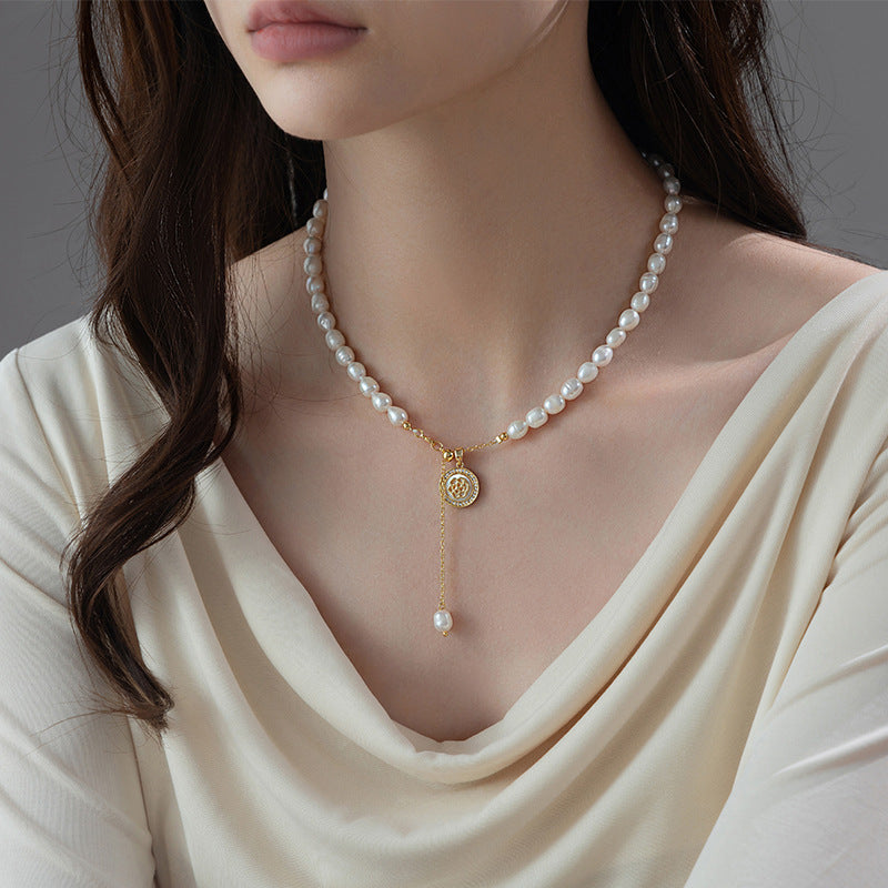 Premium Clavicle Badge Pearl Necklace