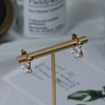 One pair of freshwater pearl earrings.