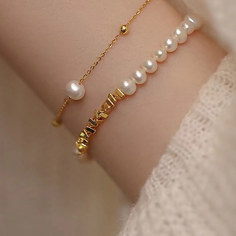Natural pearl light luxury design bracelet.