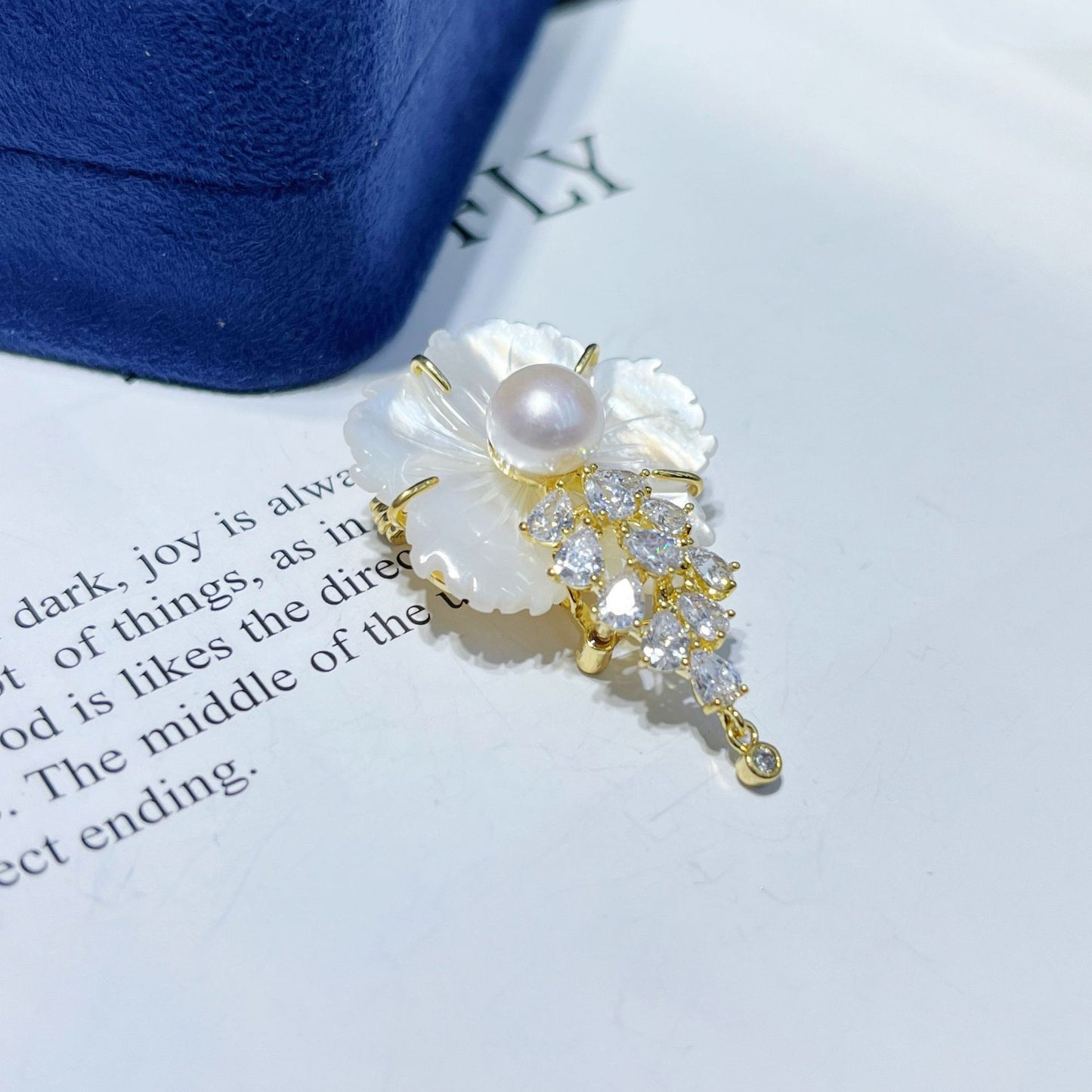 Natural Pearl Three-dimensional Flower Design Brooch