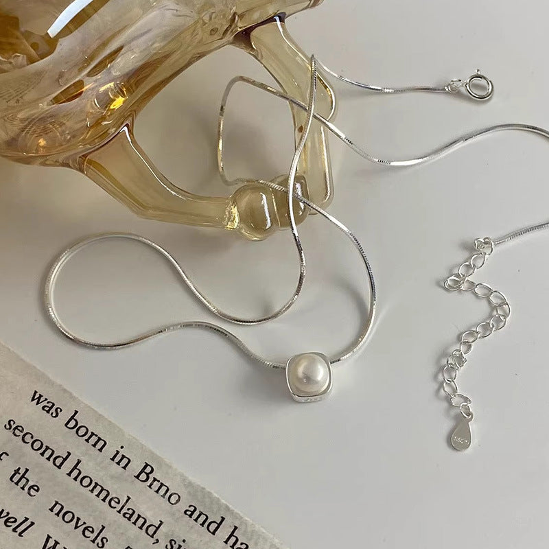 Square snake bone design pearl necklace