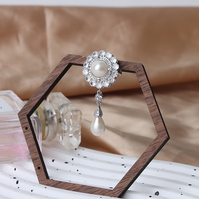 Elegant Natural Pearl Design Brooch