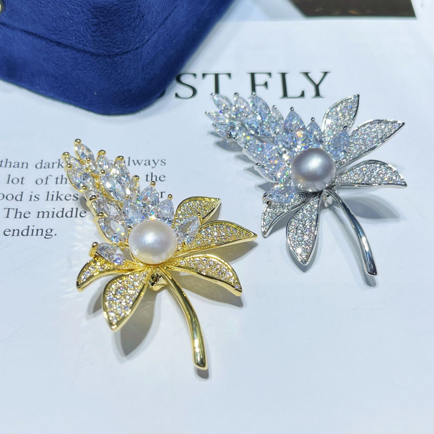 Wheat ears two-color leaf natural pearl brooch