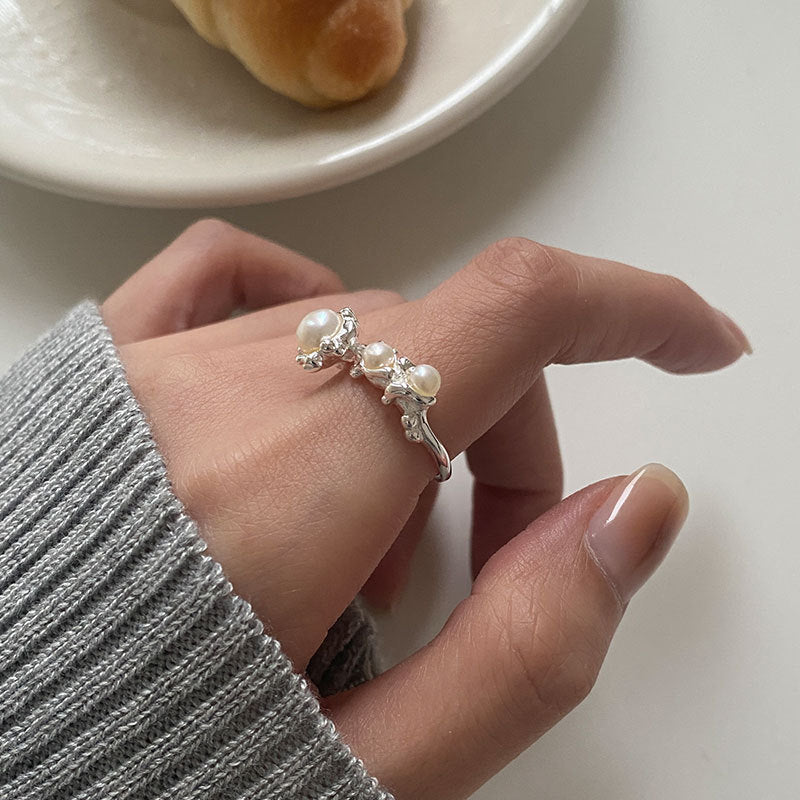 Irregular design pearl ring