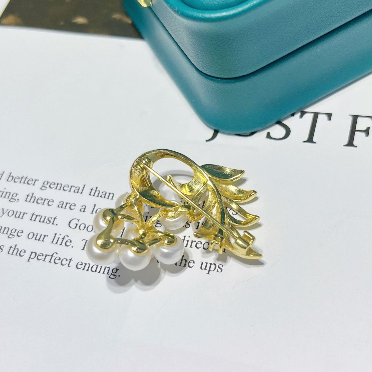 Natural Pearl Grape Design Brooch